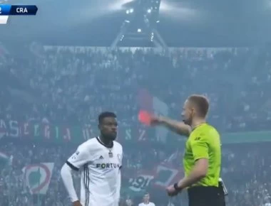 Διαιτητής στην Πολωνία έριξε το τρολάρισμα του αιώνα μέσω VAR! (βίντεο)